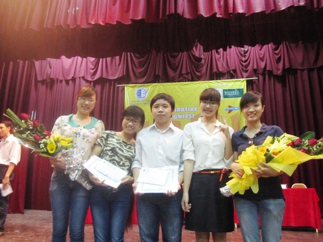 Đội chơi đoạt giải nhất cuộc thi Comparative Law Contest 2013.